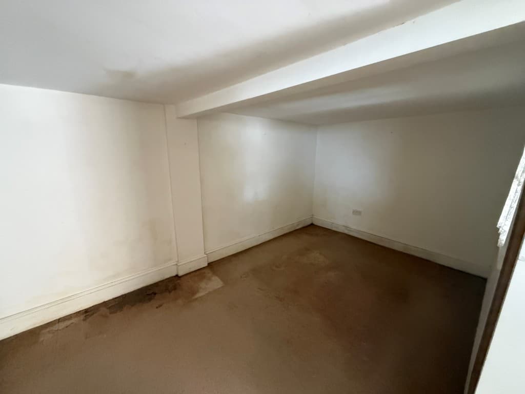 Albert House, Stone Street, Cranbrook TN17 3HG: Pair Of Shops And Two Flats For Refurbishment 3