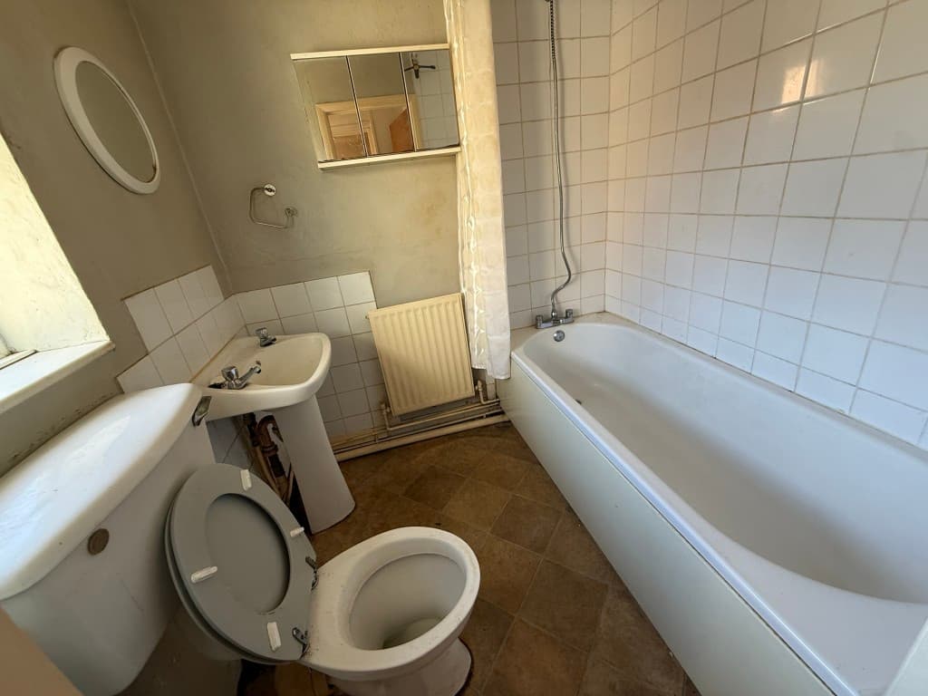 3 Bramley Road, Snodland ME6 5DY: House For Refurbishment 4