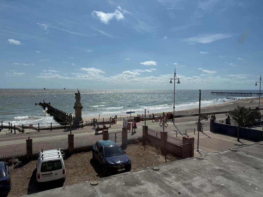 20 Esplanade, Kirkley, Lowestoft NR33 0QG: Former Restaurant And Bar Premises For Improvement And Repair 5