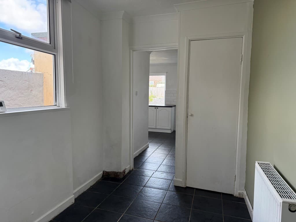 52 College Street, Camborne TR14 7LE: Three Storey Terraced House With Garage, Close To Town Centre 3