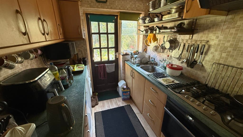 14 Martens Avenue, Bexleyheath DA7 6BD: Semi-detached House Let On A Statutory Tenancy 2