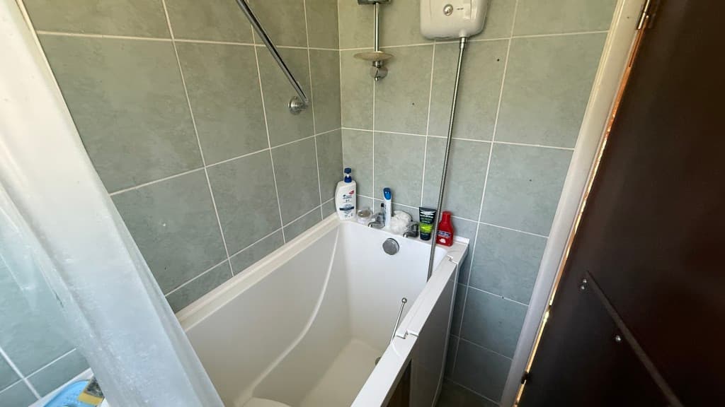 14 Martens Avenue, Bexleyheath DA7 6BD: Semi-detached House Let On A Statutory Tenancy 3