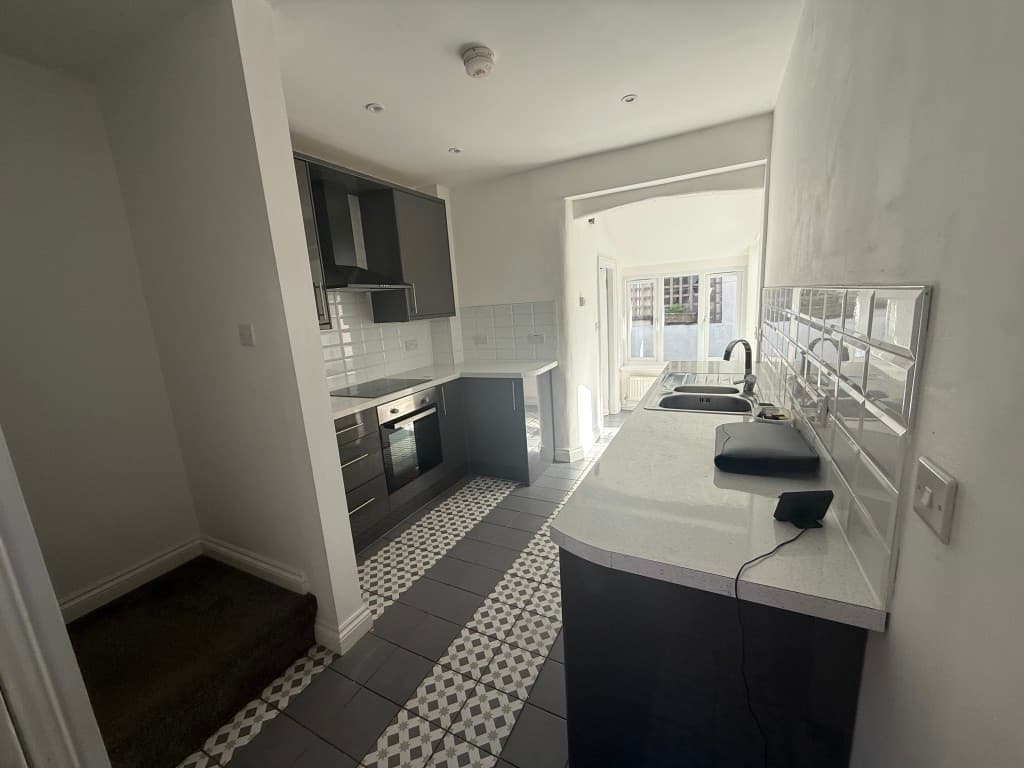 14 York Road, Seaton EX12 2SA: Refurbished Two-bedroom Terraced Property 4