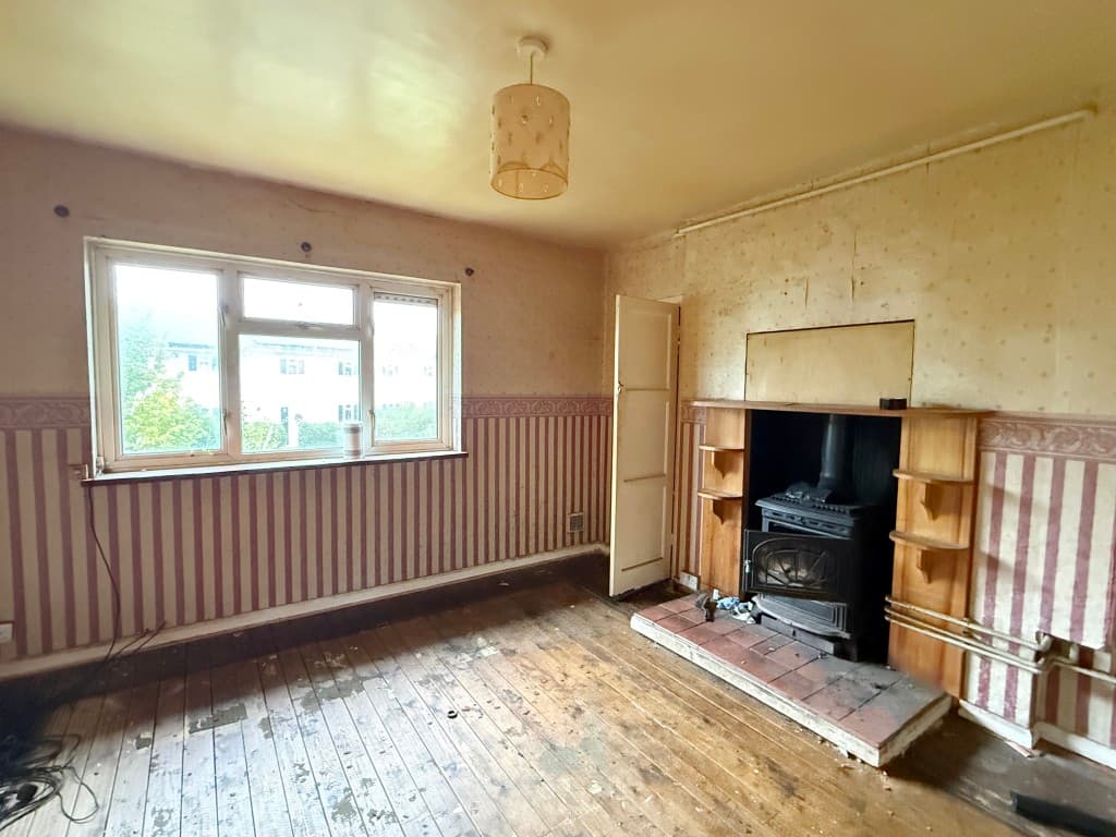 4 Humphreys, Petteridge Lane, Matfield, Tonbridge TN12 7LT: Flat In Need Of Improvement In Village Location 2