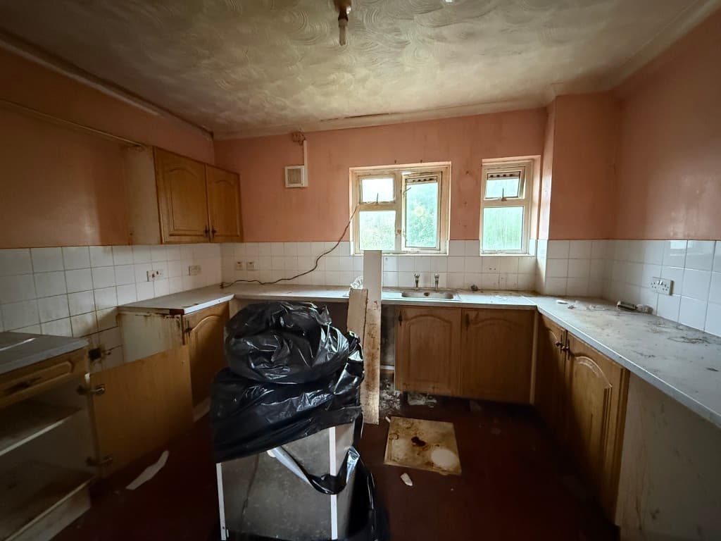 4 Humphreys, Petteridge Lane, Matfield, Tonbridge TN12 7LT: Flat In Need Of Improvement In Village Location 3