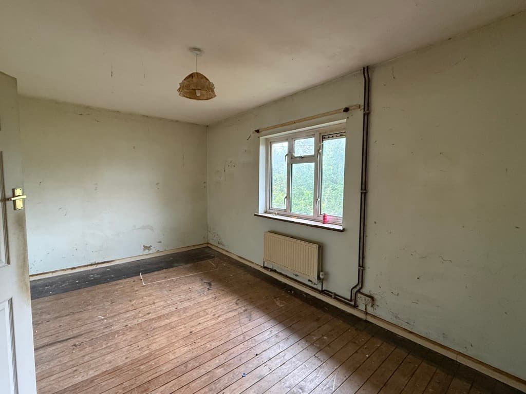 4 Humphreys, Petteridge Lane, Matfield, Tonbridge TN12 7LT: Flat In Need Of Improvement In Village Location 4