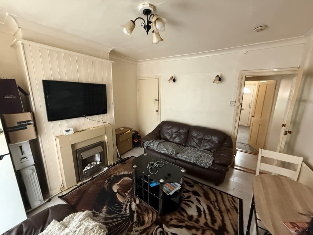241 Queens Road, Maidstone ME16 0LB: End-terrace House For Repair 3