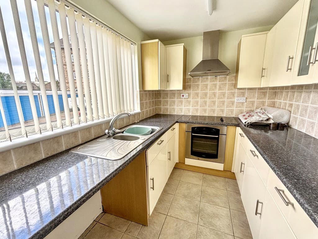 Flat 1, Salsette Court, 30 The Strand, Ryde PO33 1JH: Two-bedroom Ground Floor Flat With Garage Close To The Seafront 4