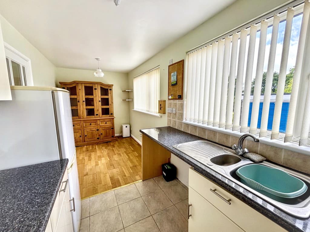 Flat 1, Salsette Court, 30 The Strand, Ryde PO33 1JH: Two-bedroom Ground Floor Flat With Garage Close To The Seafront 5