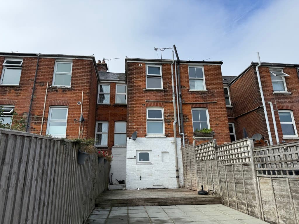 57 Tennyson Road, Cowes PO31 7PY: Terraced House For Investment 3