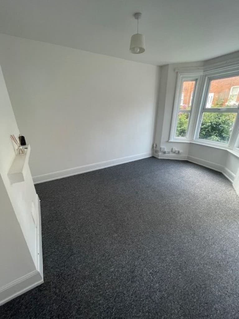 57 Tennyson Road, Cowes PO31 7PY: Terraced House For Investment 4
