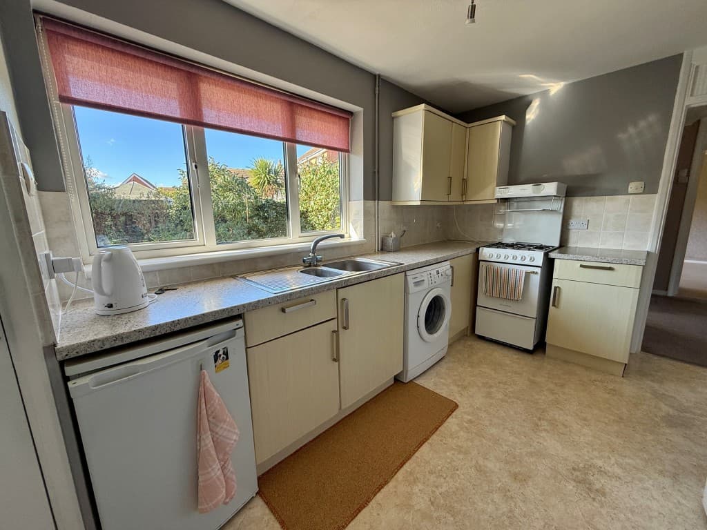 51 Sherwood Drive, Whitstable CT5 4PF: Detached Bungalow For Refurbishment And Repair 4