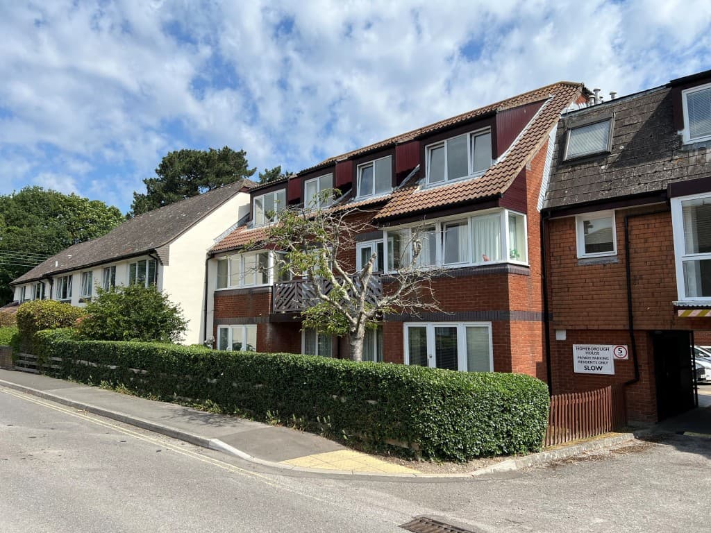 Flat 41, Homeborough House, Brinton Lane, Hythe, Southampton SO45 6EE: Retirement Flat 1