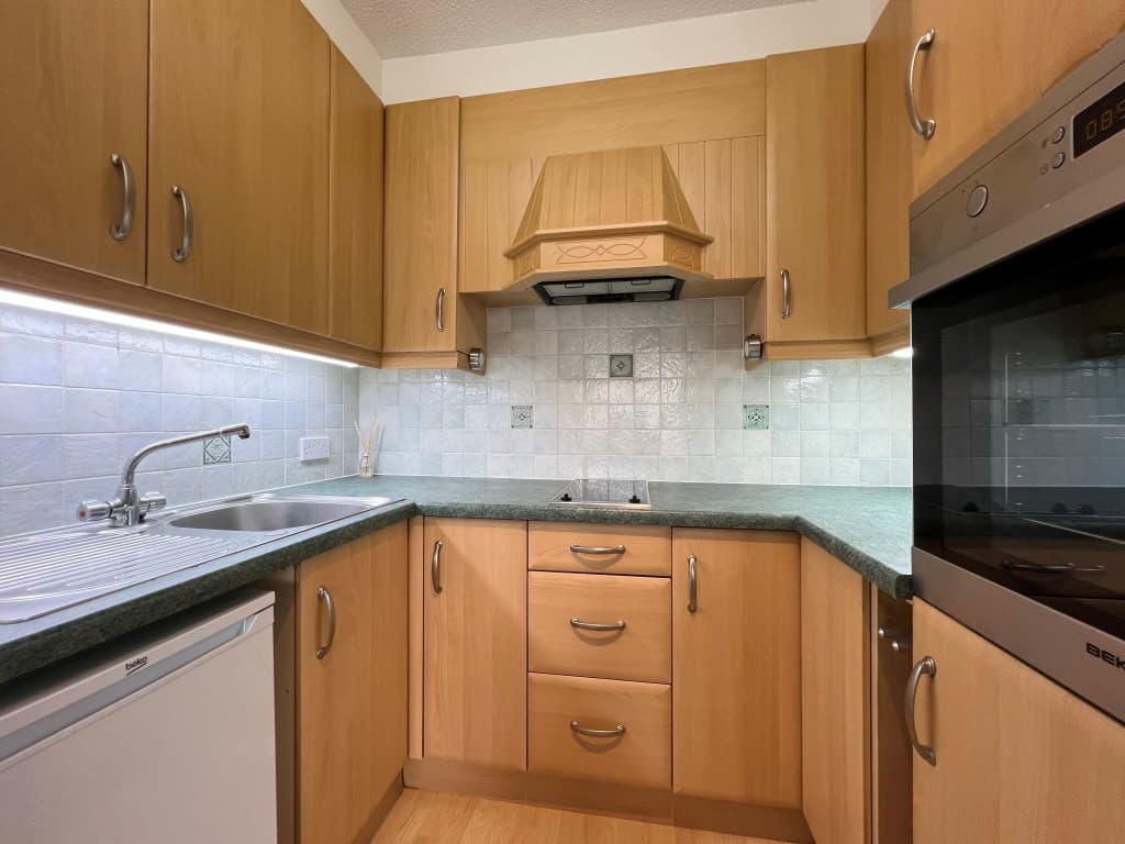 Flat 41, Homeborough House, Brinton Lane, Hythe, Southampton SO45 6EE: Retirement Flat 3