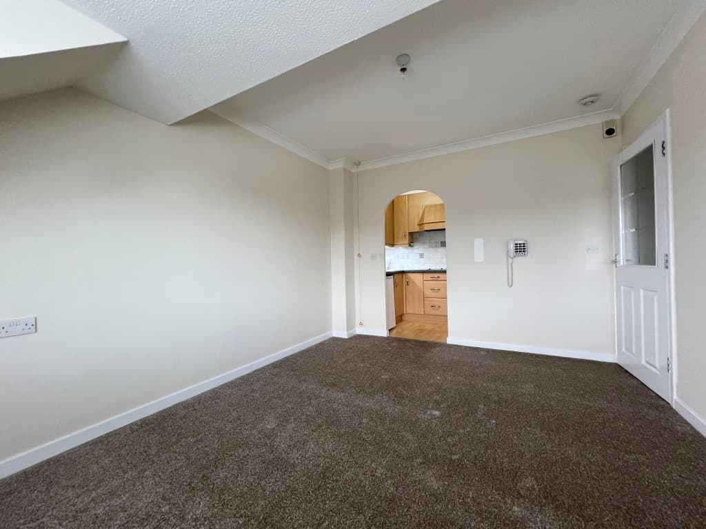 Flat 41, Homeborough House, Brinton Lane, Hythe, Southampton SO45 6EE: Retirement Flat 4