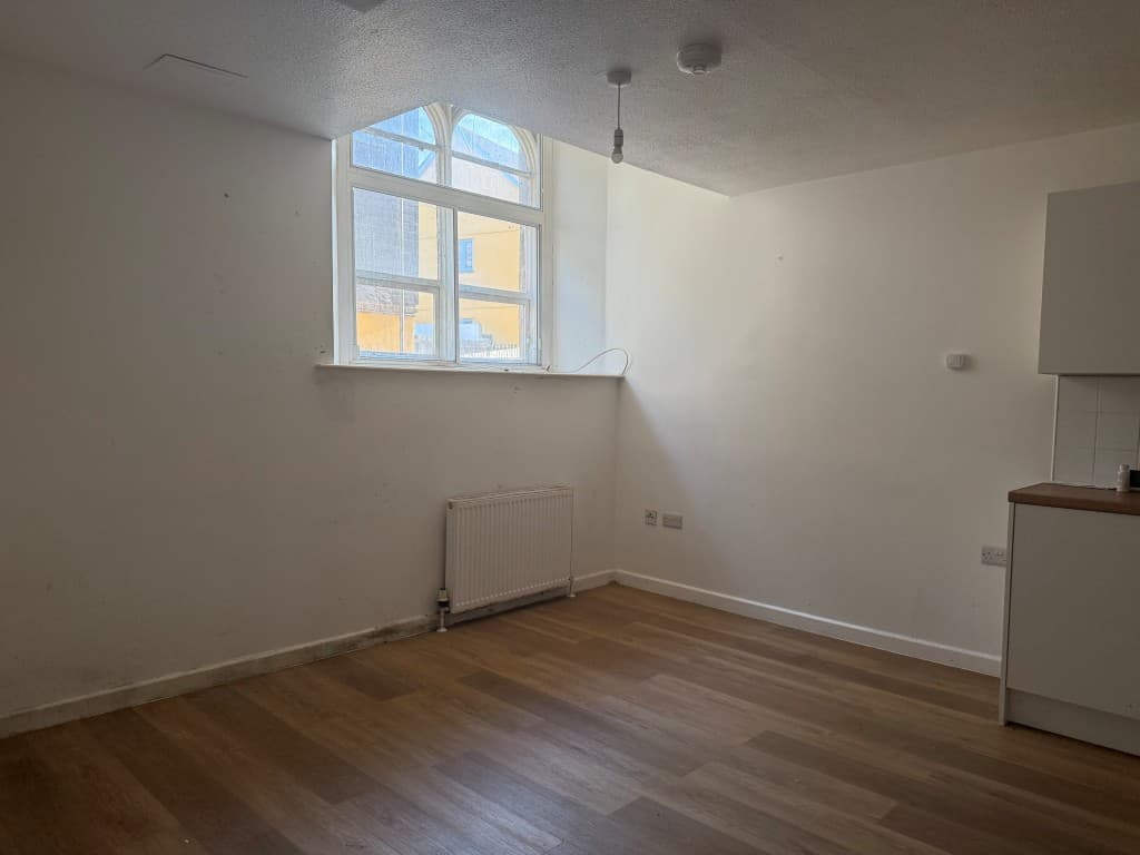 15 Chapel Court, Chapel Street, Redruth TR15 2DY: Leasehold Ground Floor Two-bedroom Apartment 3