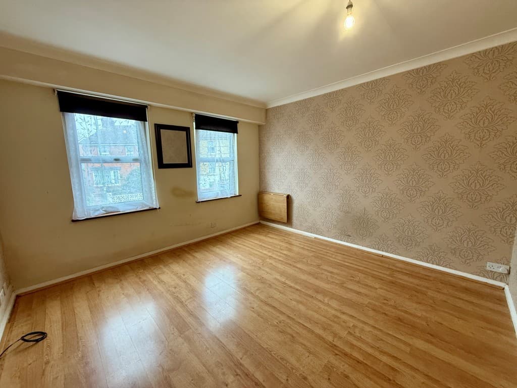 Flat 4, Maison Des Fleurs, Hartnup Street, Maidstone ME16 8PD: Studio Flat For Improvement 3