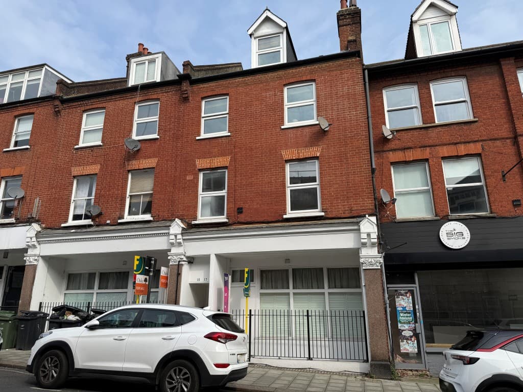 17B Shrubbery Road, London SW16 2AS: Two-bedroom Balcony Flat In Central Location 1