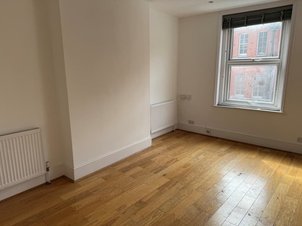 17B Shrubbery Road, London SW16 2AS: Two-bedroom Balcony Flat In Central Location 3