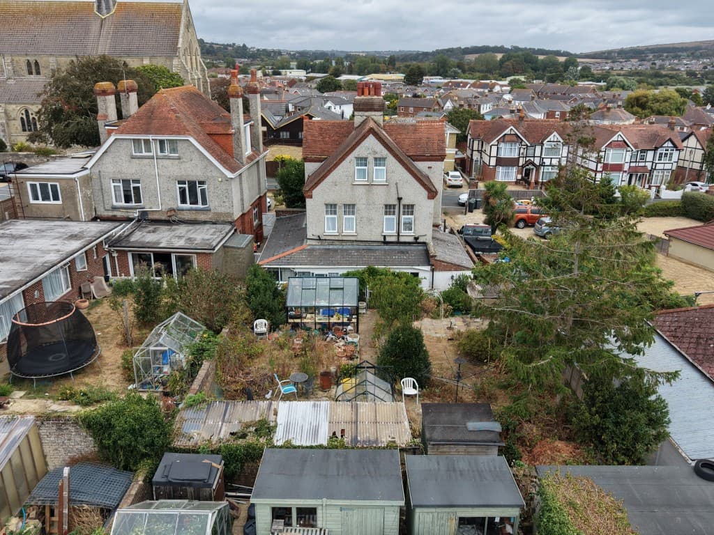 19 Carter Street, Sandown PO36 8BL: Freehold Detached Former Guest House Arranged As Four Flats On Good 3