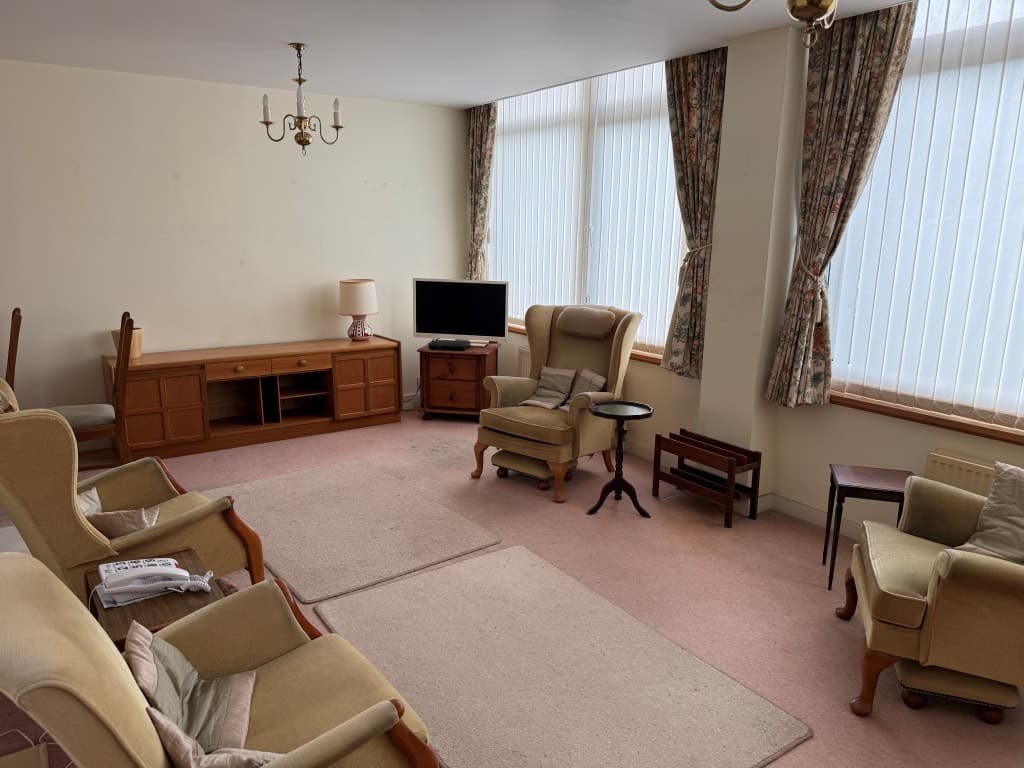 Flat 44, Park Gates, Chiswick Place, Eastbourne BN21 4BD: Two-bedroom Ground Floor Flat In Need Of Updating Close To Seafront 2