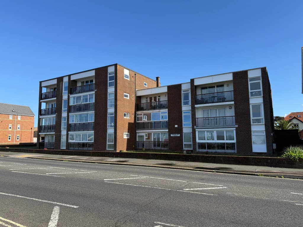 Flat 2, Freshwater Court, 25 Marine Parade West, Lee-on-the-Solent PO13 9BB: Well Presented Ground Floor Flat With Sea Views 1