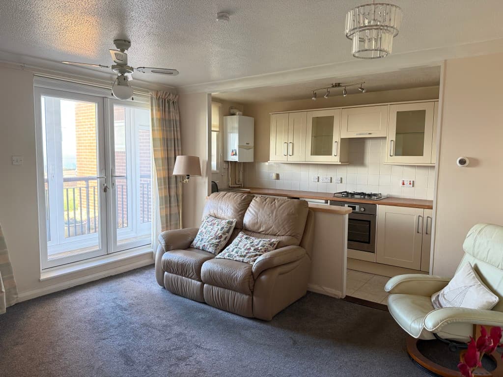 Flat 2, Freshwater Court, 25 Marine Parade West, Lee-on-the-Solent PO13 9BB: Well Presented Ground Floor Flat With Sea Views 3