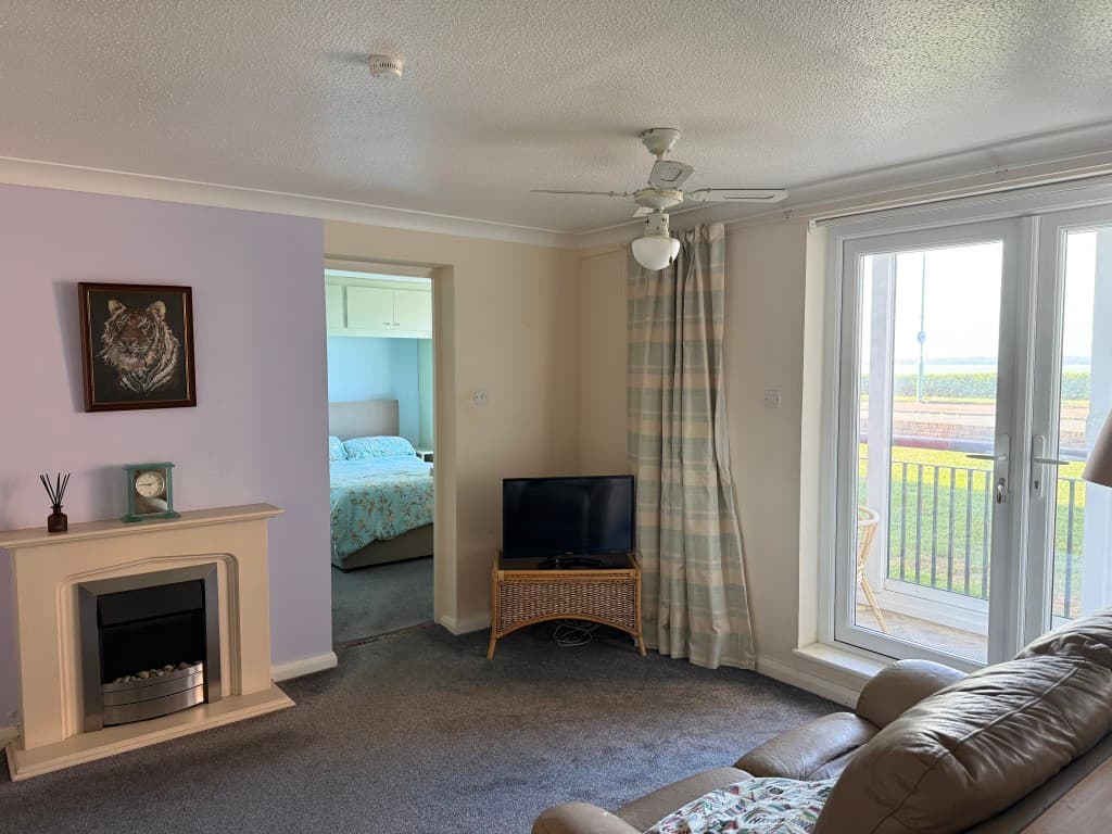 Flat 2, Freshwater Court, 25 Marine Parade West, Lee-on-the-Solent PO13 9BB: Well Presented Ground Floor Flat With Sea Views 4