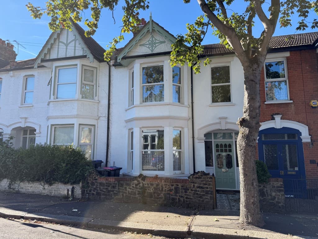 22 Wenham Drive, Westcliff-on-Sea SS0 9BN: Three-bedroom Terrace House 1