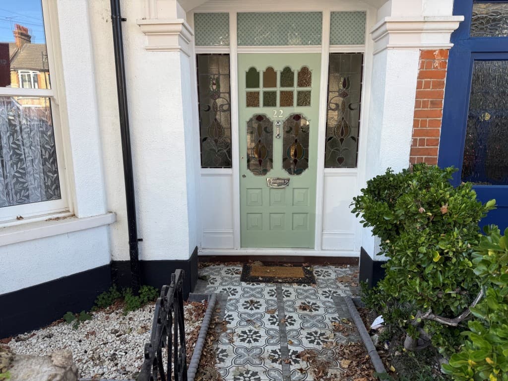 22 Wenham Drive, Westcliff-on-Sea SS0 9BN: Three-bedroom Terrace House 2