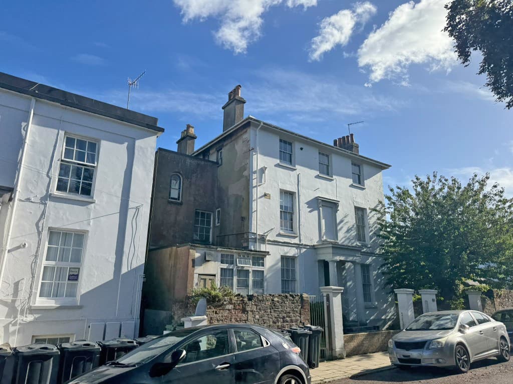12 Barfield, Ryde PO33 2JP: Freehold Building Arranged As Three Flats Plus Basement 1