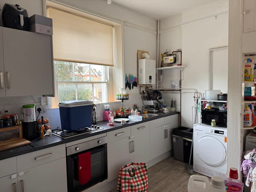 12 Barfield, Ryde PO33 2JP: Freehold Building Arranged As Three Flats Plus Basement 4