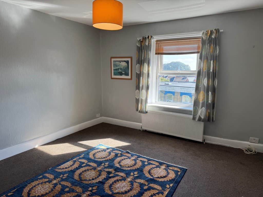 Flat 3, 3 Trinity Road, Ventnor PO38 1NL: One-bedroom Flat With Parking For Investment Or Occupation 4