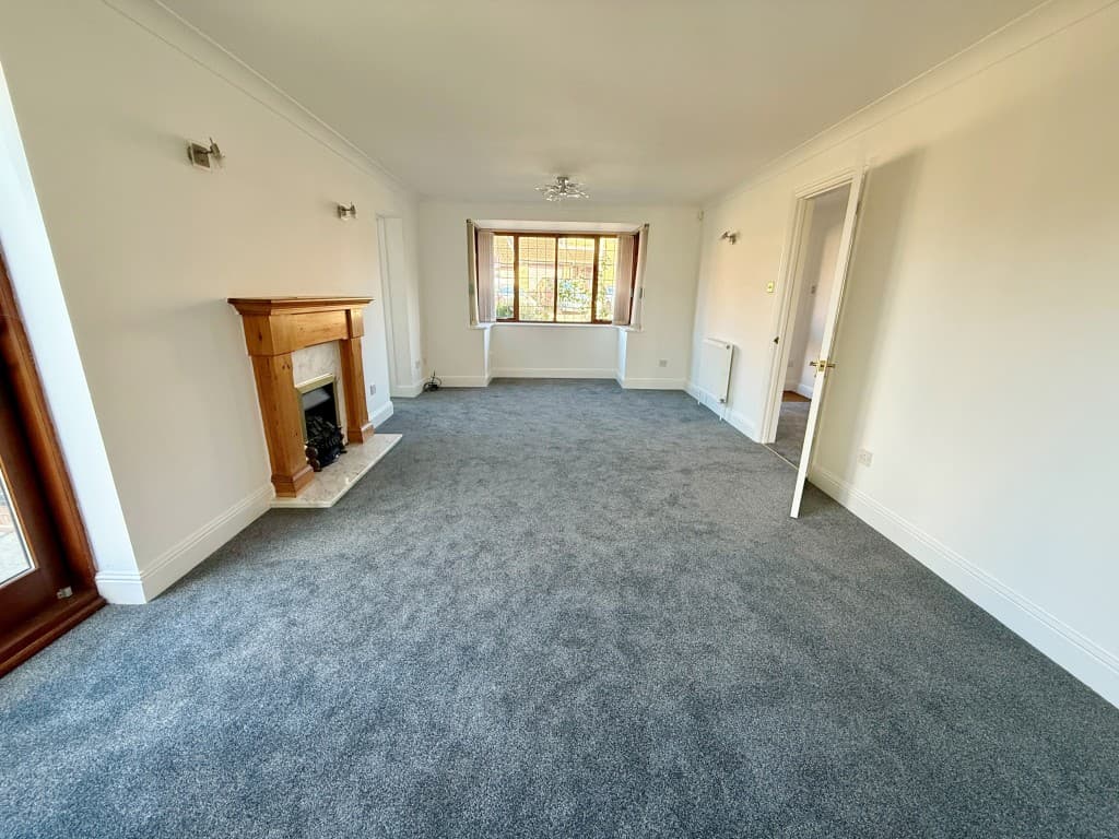 27 Old Mead, Folkestone CT19 5UR: Detached Four-bedroom House 2