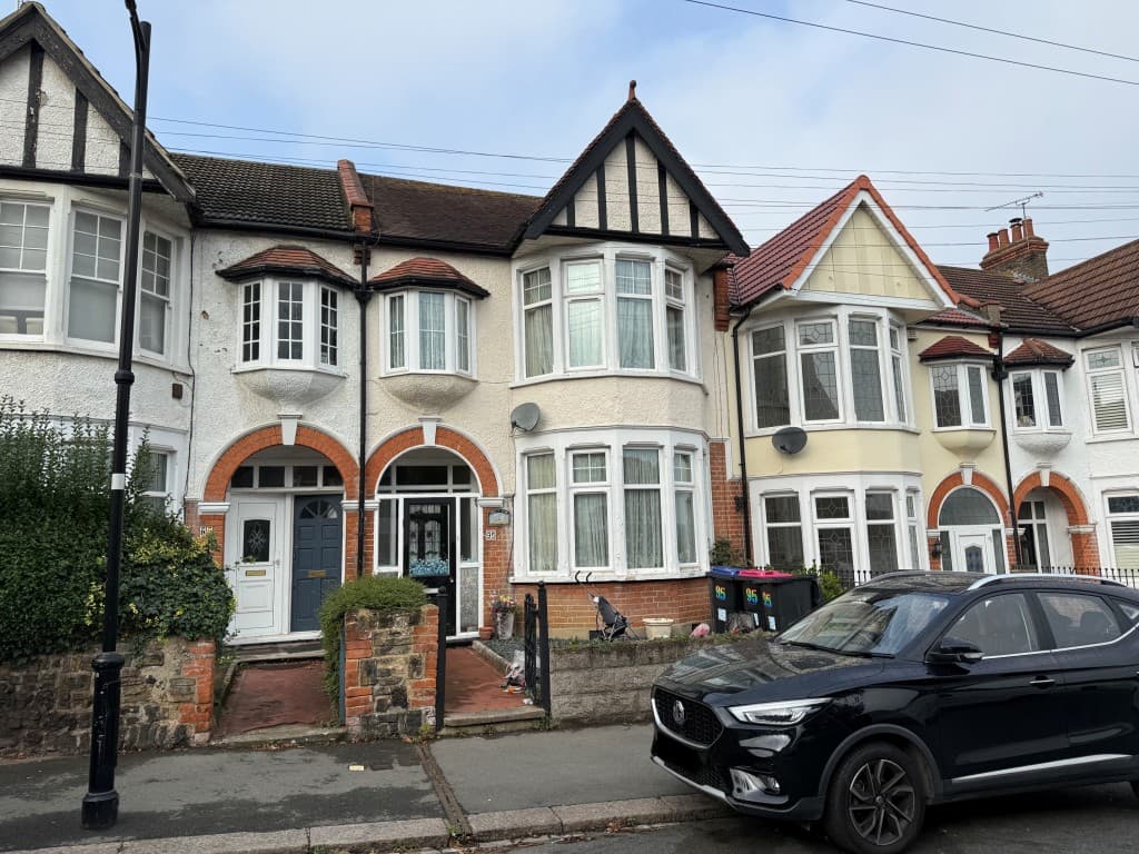95 Leigham Court Drive, Leigh-on-Sea SS9 1PT: Three-bedroom Mid-terrace House For Improvement 1