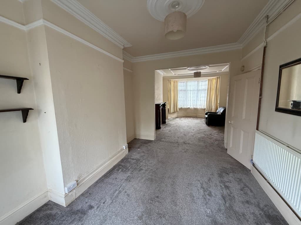 95 Leigham Court Drive, Leigh-on-Sea SS9 1PT: Three-bedroom Mid-terrace House For Improvement 4
