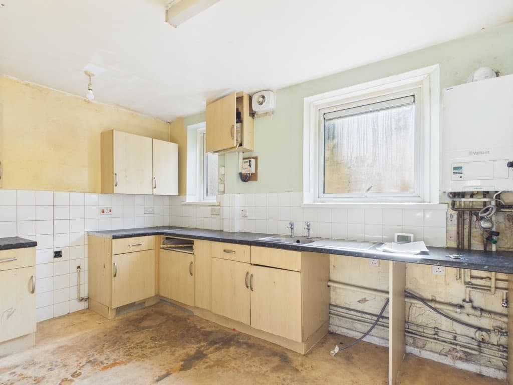 4 Navy Inn Court, Newlyn, Penzance TR18 5PA: Leasehold Two-bedroom Ground Floor Flat For Updating In Popular 2