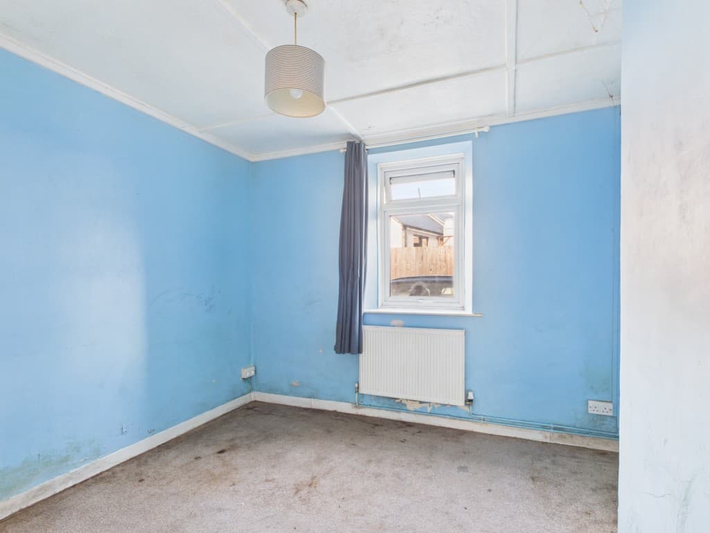 4 Navy Inn Court, Newlyn, Penzance TR18 5PA: Leasehold Two-bedroom Ground Floor Flat For Updating In Popular 5