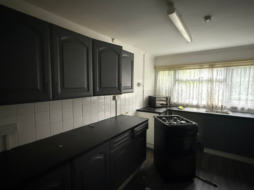 30 Southfields Way, Tunbridge Wells TN4 0AU: House In Need Of Improvement 2