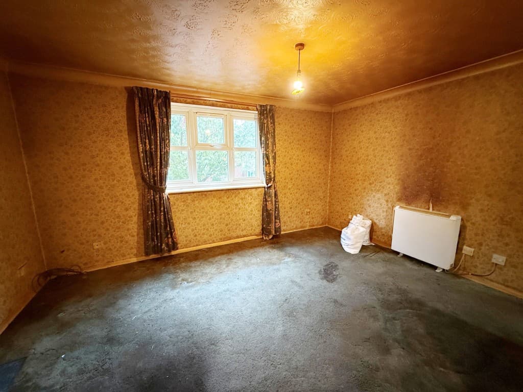 112 Enville Way, Highwoods, Colchester CO4 9UQ: Vacant One-bedroom First Floor Flat For Improvement 2