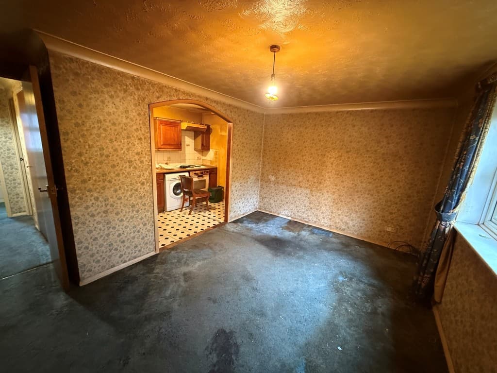 112 Enville Way, Highwoods, Colchester CO4 9UQ: Vacant One-bedroom First Floor Flat For Improvement 4