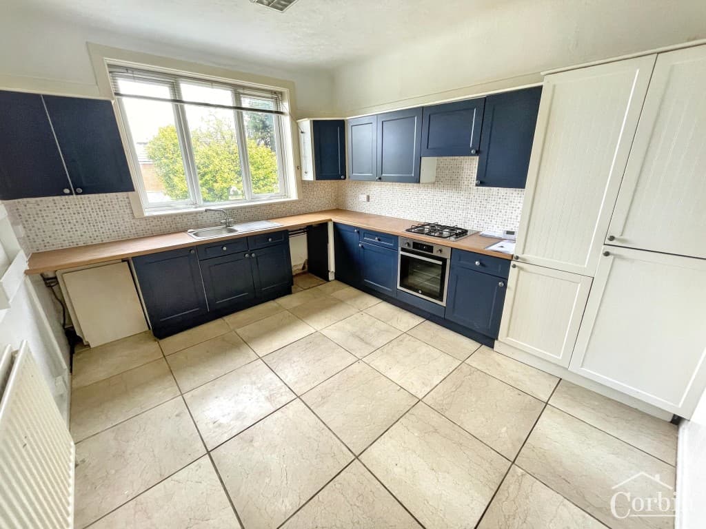 7 St. Albans Avenue, Bournemouth BH8 9EE: Detached House For Improvement 4
