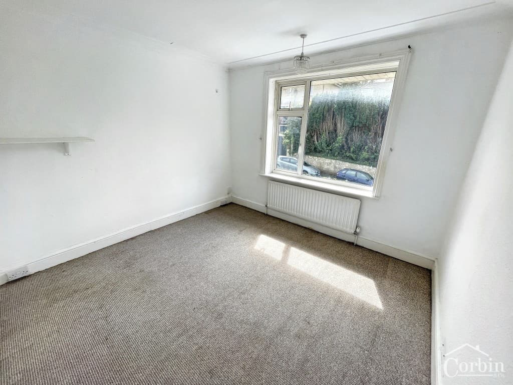 7 St. Albans Avenue, Bournemouth BH8 9EE: Detached House For Improvement 5