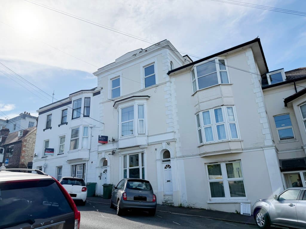 Flat 1, 42 George Street, Ryde PO33 2EN: Vacant Ground Floor Studio Flat With Investment Potential 1