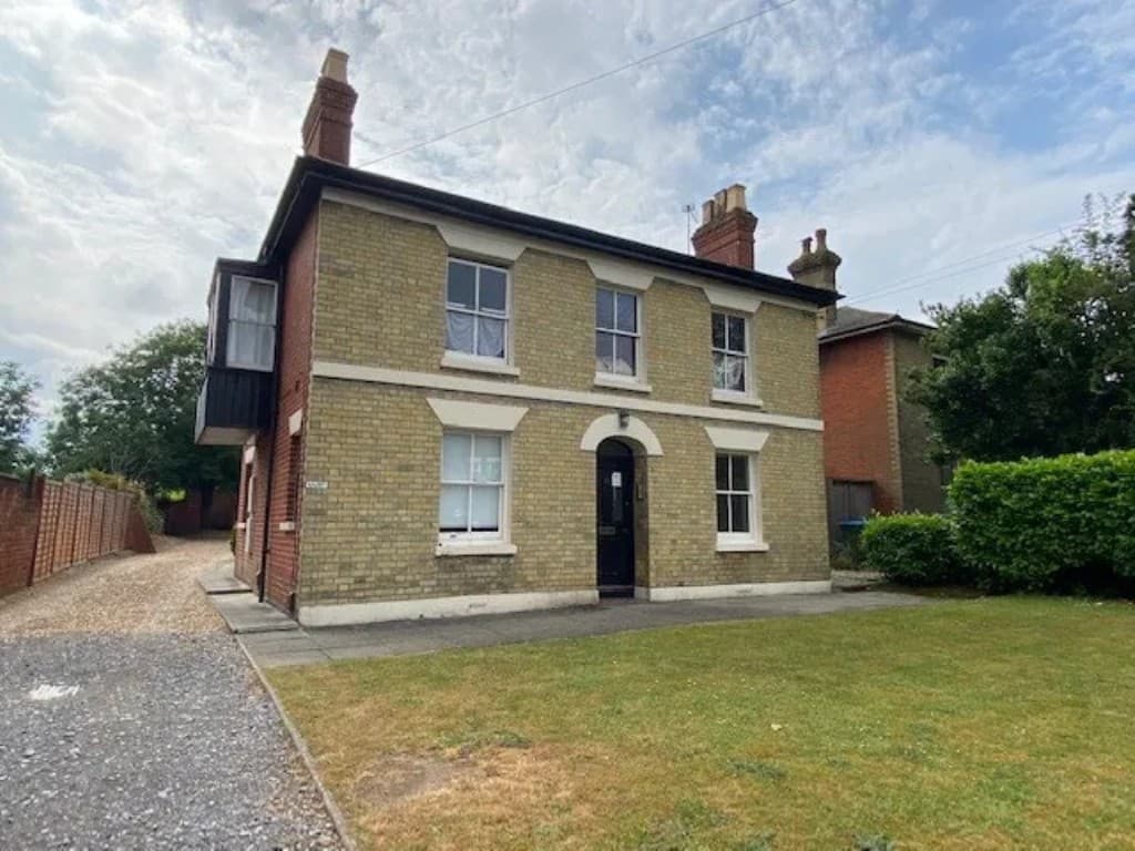 Flat 2, Westfield House, 18 Oak Road, Southampton SO19 9BR: Ground Floor Flat For Investment With Parking Space 1