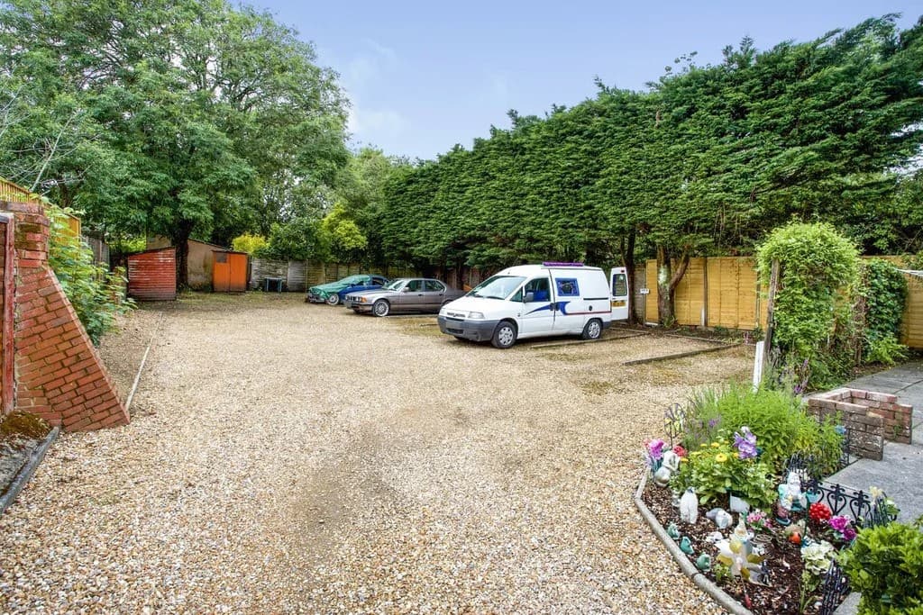 Flat 2, Westfield House, 18 Oak Road, Southampton SO19 9BR: Ground Floor Flat For Investment With Parking Space 3