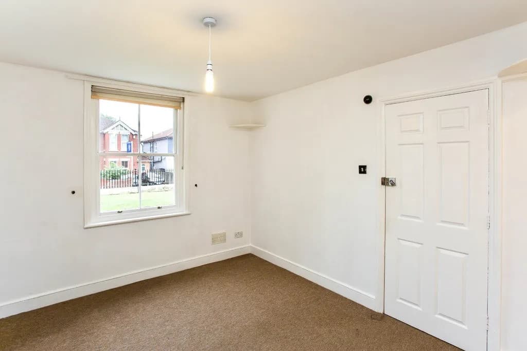 Flat 2, Westfield House, 18 Oak Road, Southampton SO19 9BR: Ground Floor Flat For Investment With Parking Space 5