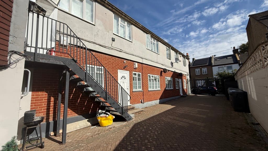 Carpenters Court, 4A Lewes Road, Bromley BR1 2RN: Substantial Gated Freehold Residential Investment Comprising 14 Flats 3