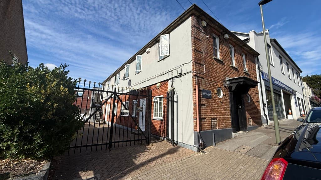 Carpenters Court, 4A Lewes Road, Bromley BR1 2RN: Substantial Gated Freehold Residential Investment Comprising 14 Flats 5