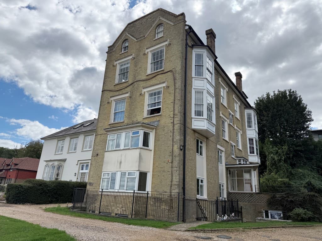 Flat 1, Stanhope Lodge, Stanhope Drive, Cowes PO31 8BH: Flat For Improvement 1